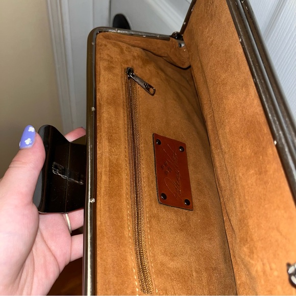 Patricia Nash Gray Leather Clutch with Chain Shoulder and Tan Suede Interior - Picture 5 of 9